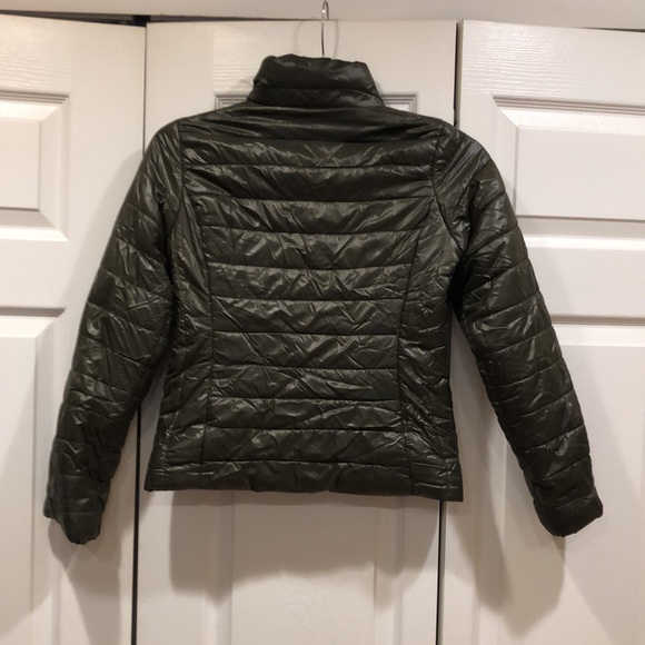 Lightweight Olive Green Puffer Jacket. Size S - Picture 2 of 5